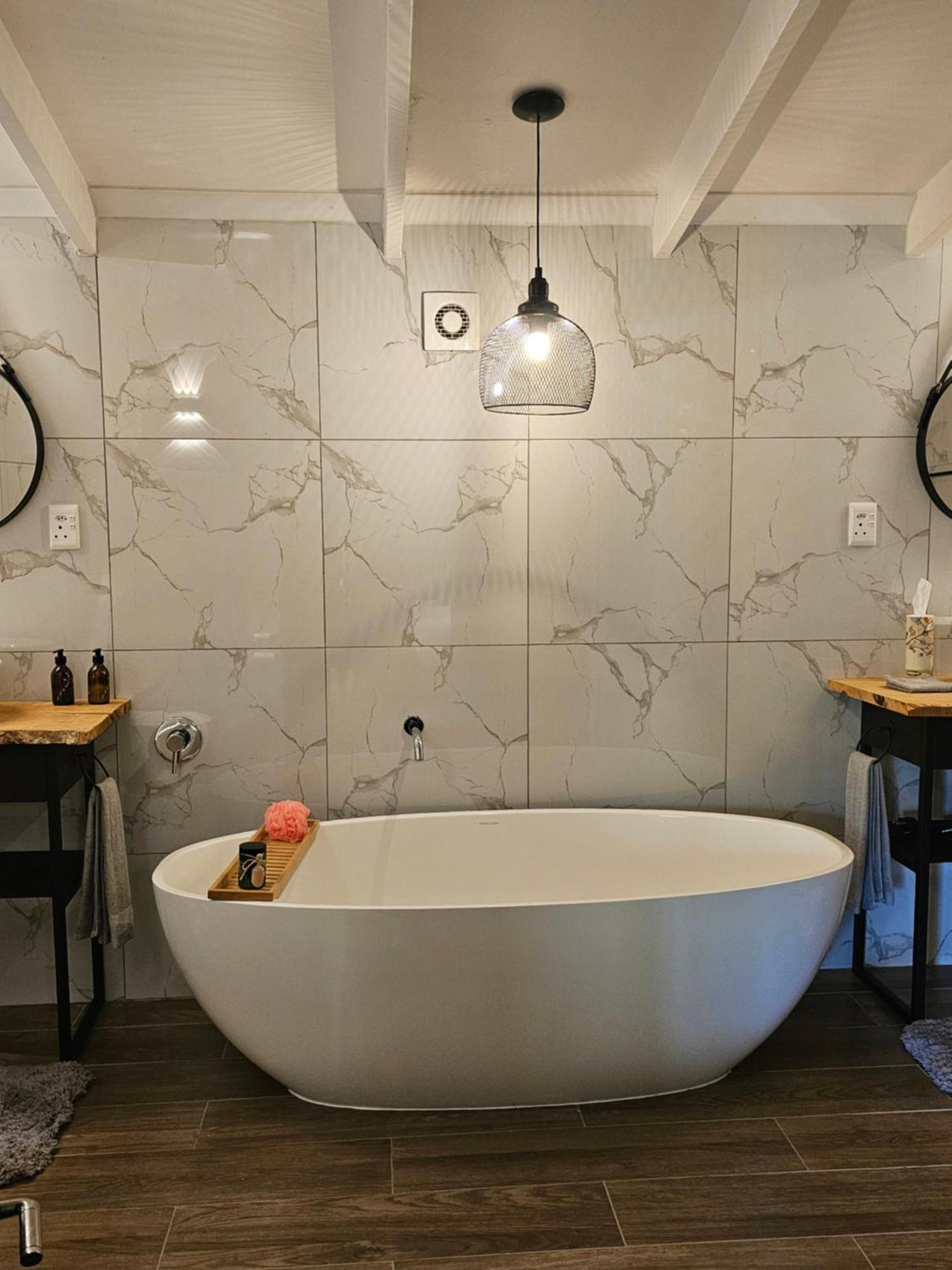 Die Heerenhuys Guest Suites ステレンボッシュ エクステリア 写真
