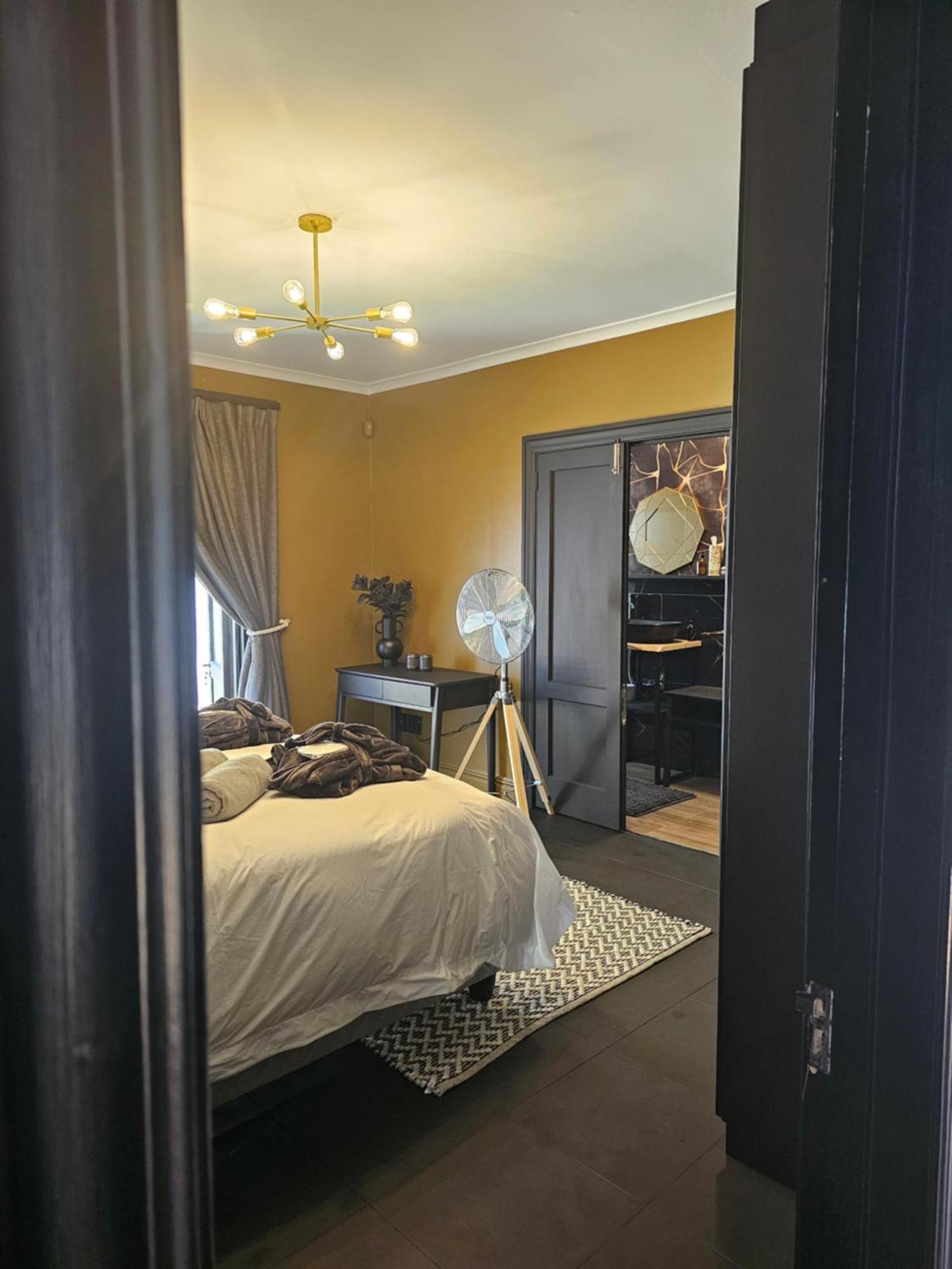 Die Heerenhuys Guest Suites ステレンボッシュ エクステリア 写真