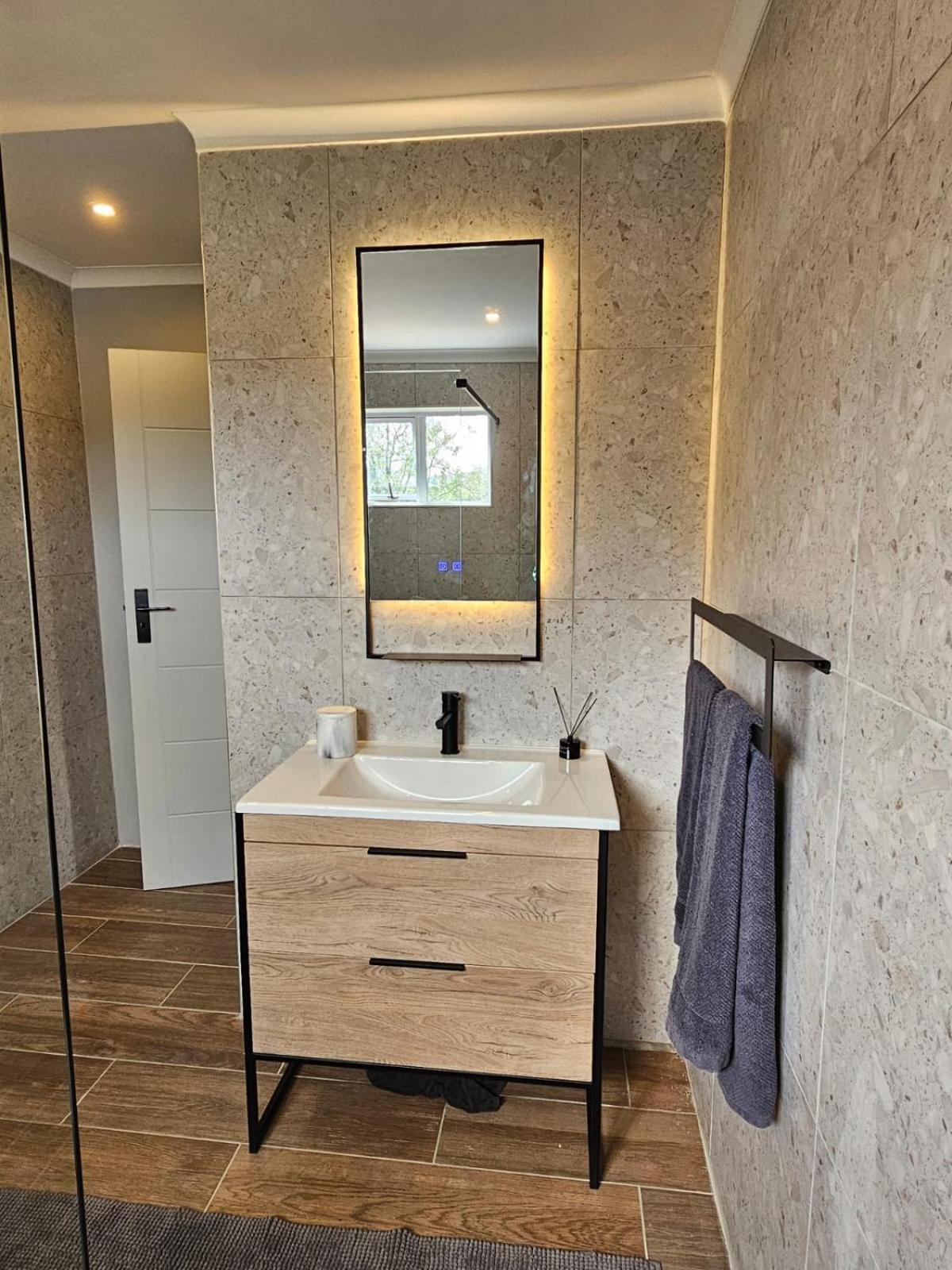 Die Heerenhuys Guest Suites ステレンボッシュ エクステリア 写真